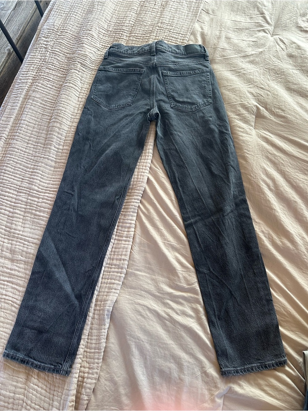 American Eagle Outfitters Women's Straight Leg Jeans in Charcoal Wash
